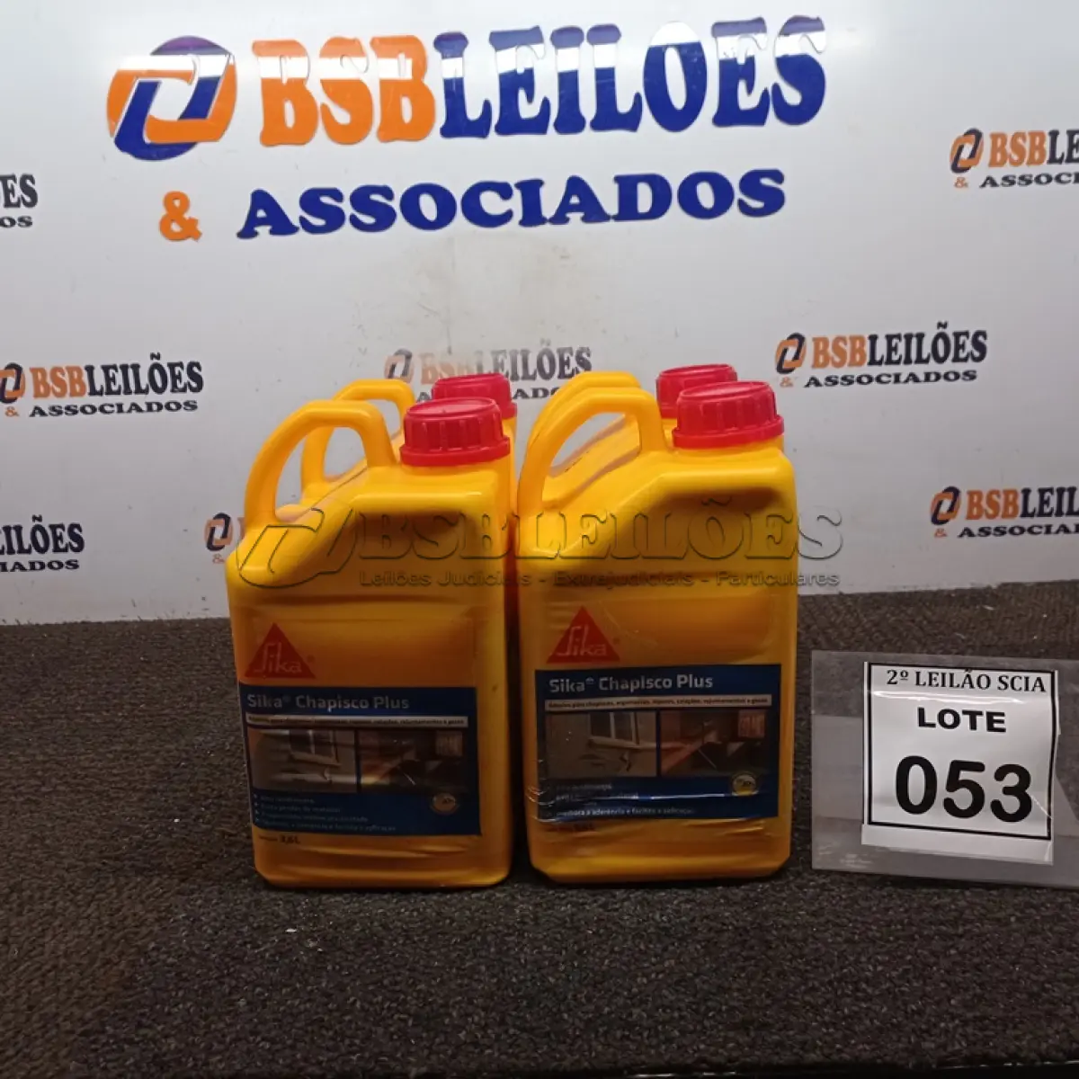 LOTE 053 - 04 CHAPISCOS PLUS COM 3,6L MARCA SIKA.   (NO ESTADO) ATENÇÃO! FAZER A VISITAÇÃO ANTES DE ARREMATAR, NÃO SABEMOS SE FUNCIONA. LEILÃO NÃO TEM GARANTIA E NEM DEVOLUÇÃO, SUJEITO A POSSÍVEIS AVARIAS VISÍVEIS/OCULTAS E/OU AUSÊNCIA DE COMPONENTES.