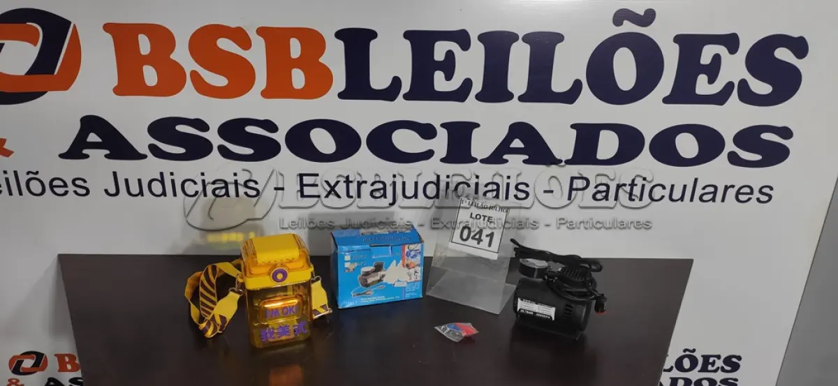 LOTE 041 - 01 COMPRESSOR DE AR PORTÁTIL VEICULAR E 01 GARRAFA D’AGUA 850ML. (NO ESTADO) ATENÇÃO! FAZER A VISITAÇÃO ANTES DE ARREMATAR, NÃO SABEMOS SE FUNCIONA. LEILÃO NÃO TEM GARANTIA E NEM DEVOLUÇÃO, SUJEITO A POSSÍVEIS AVARIAS VISÍVEIS/OCULTAS E/OU AUSÊNCIA DE COMPONENTES.