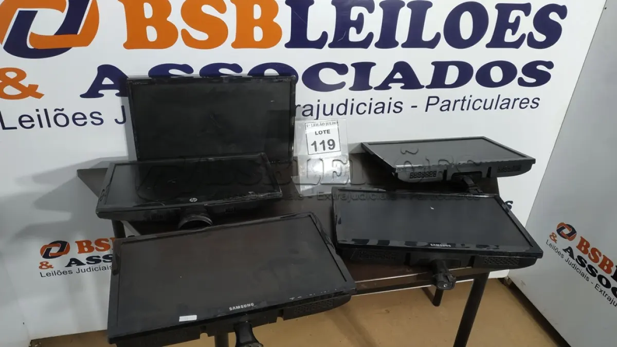 LOTE 119 - 05 MONITORES TV LCD. (NO ESTADO) ATENÇÃO! FAZER A VISITAÇÃO ANTES DE ARREMATAR, NÃO SABEMOS SE FUNCIONA. LEILÃO NÃO TEM GARANTIA E NEM DEVOLUÇÃO, SUJEITO A POSSÍVEIS AVARIAS VISÍVEIS/OCULTAS E/OU AUSÊNCIA DE COMPONENTES.