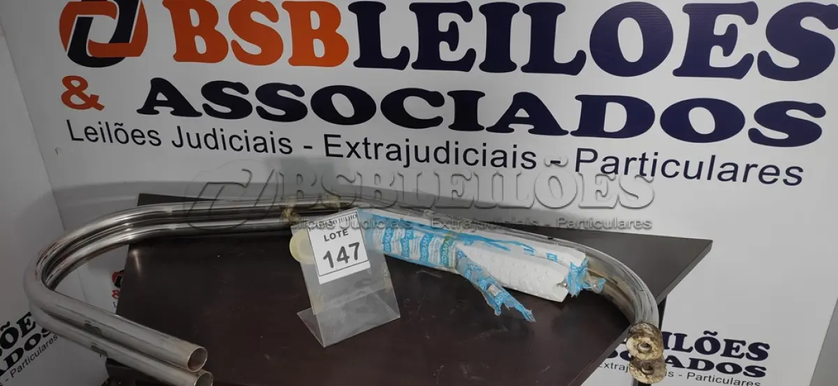 LOTE 147 - 01 ESCADA PARA PISCINA EM INOX. (NO ESTADO) ATENÇÃO! FAZER A VISITAÇÃO ANTES DE ARREMATAR, NÃO SABEMOS SE FUNCIONA. LEILÃO NÃO TEM GARANTIA E NEM DEVOLUÇÃO, SUJEITO A POSSÍVEIS AVARIAS VISÍVEIS/OCULTAS E/OU AUSÊNCIA DE COMPONENTES.