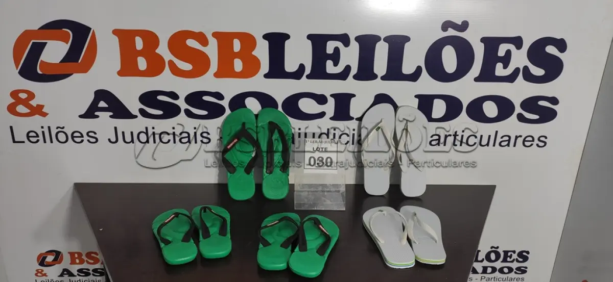 LOTE 030 - 05 PARES DE SANDÁLIAS HAVAIANAS NUMERAÇÕES 37,39,41 E 43. (NO ESTADO) ATENÇÃO! FAZER A VISITAÇÃO ANTES DE ARREMATAR, NÃO SABEMOS SE FUNCIONA. LEILÃO NÃO TEM GARANTIA E NEM DEVOLUÇÃO, SUJEITO A POSSÍVEIS AVARIAS VISÍVEIS/OCULTAS E/OU AUSÊNCIA DE COMPONENTES.