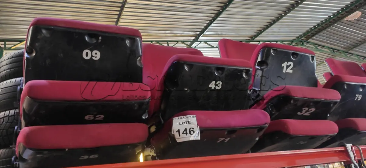LOTE 146 - 10 POLTRONAS PARA AUDITÓRIOS NA COR VERMELHA. (NO ESTADO) ATENÇÃO! FAZER A VISITAÇÃO ANTES DE ARREMATAR, NÃO SABEMOS SE FUNCIONA. LEILÃO NÃO TEM GARANTIA E NEM DEVOLUÇÃO, SUJEITO A POSSÍVEIS AVARIAS VISÍVEIS/OCULTAS E/OU AUSÊNCIA DE COMPONENTES.