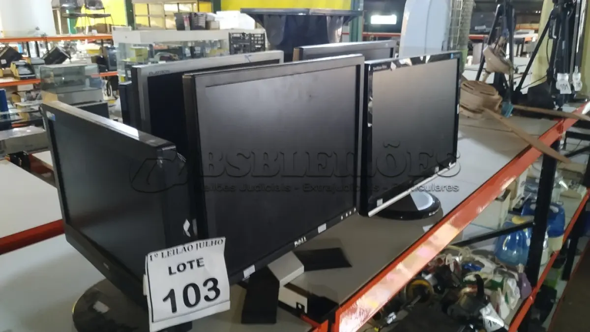 LOTE 103 - 07 MONITORES LCD DE MARCAS E MODELOS DIVERSOS. (NO ESTADO) ATENÇÃO! FAZER A VISITAÇÃO ANTES DE ARREMATAR, NÃO SABEMOS SE FUNCIONA. LEILÃO NÃO TEM GARANTIA E NEM DEVOLUÇÃO, SUJEITO A POSSÍVEIS AVARIAS VISÍVEIS/OCULTAS E/OU AUSÊNCIA DE COMPONENTES.