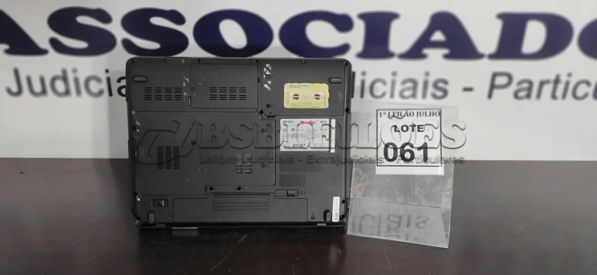 LOTE 061 - 01 NOTEBOOK MARCA VECTOR.  (NO ESTADO) ATENÇÃO! FAZER A VISITAÇÃO ANTES DE ARREMATAR, NÃO SABEMOS SE FUNCIONA. LEILÃO NÃO TEM GARANTIA E NEM DEVOLUÇÃO, SUJEITO A POSSÍVEIS AVARIAS VISÍVEIS/OCULTAS E/OU AUSÊNCIA DE COMPONENTES.