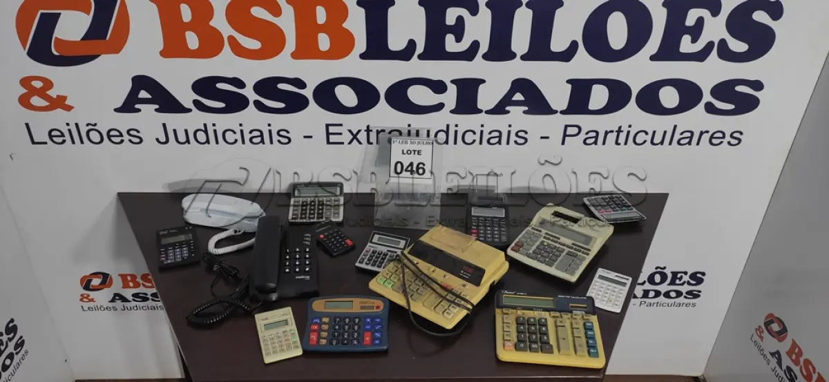 LOTE 046 - 01 LOTE COM VÁRIAS CALCULADORAS, 01 APARELHO TELEFÔNICO E 01 APARELHO DE INTERFONE. (NO ESTADO) ATENÇÃO! FAZER A VISITAÇÃO ANTES DE ARREMATAR, NÃO SABEMOS SE FUNCIONA. LEILÃO NÃO TEM GARANTIA E NEM DEVOLUÇÃO, SUJEITO A POSSÍVEIS AVARIAS VISÍVEIS/OCULTAS E/OU AUSÊNCIA DE COMPONENTES.