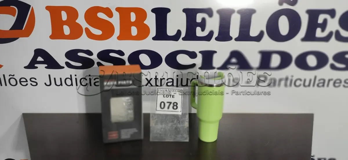 LOTE 078 - 01 COPO TÉRMICO STANLEY DE 1200ML NA COR VERDE. (NO ESTADO) ATENÇÃO! FAZER A VISITAÇÃO ANTES DE ARREMATAR, NÃO SABEMOS SE FUNCIONA. LEILÃO NÃO TEM GARANTIA E NEM DEVOLUÇÃO, SUJEITO A POSSÍVEIS AVARIAS VISÍVEIS/OCULTAS E/OU AUSÊNCIA DE COMPONENTES.