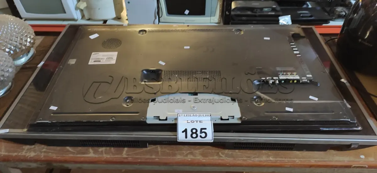 LOTE 185 - 01 TV LCD 40’’ MARCA SAMSUNG E 01 TV LCD 49’’ MARCA SAMSUNG. (NO ESTADO) ATENÇÃO! FAZER A VISITAÇÃO ANTES DE ARREMATAR, NÃO SABEMOS SE FUNCIONA. LEILÃO NÃO TEM GARANTIA E NEM DEVOLUÇÃO, SUJEITO A POSSÍVEIS AVARIAS VISÍVEIS/OCULTAS E/OU AUSÊNCIA DE COMPONENTES.