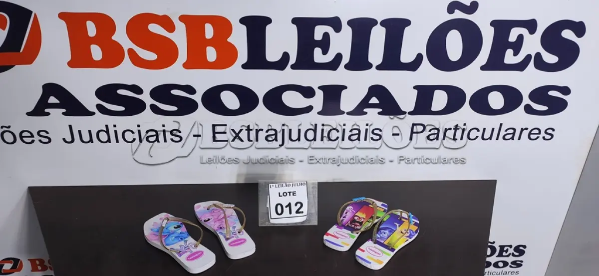 LOTE 012 - 02 PARES DE SANDÁLIAS HAVAIANAS MODELO FEMININO NUMERAÇÕES 37.  (NO ESTADO) ATENÇÃO! FAZER A VISITAÇÃO ANTES DE ARREMATAR, NÃO SABEMOS SE FUNCIONA. LEILÃO NÃO TEM GARANTIA E NEM DEVOLUÇÃO, SUJEITO A POSSÍVEIS AVARIAS VISÍVEIS/OCULTAS E/OU AUSÊNCIA DE COMPONENTES.