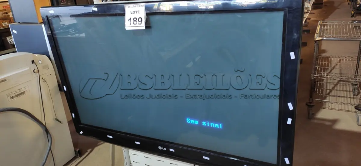 LOTE 189 - 01 TV LCD 55’’ MARCA LG. (NO ESTADO) ATENÇÃO! FAZER A VISITAÇÃO ANTES DE ARREMATAR, NÃO SABEMOS SE FUNCIONA. LEILÃO NÃO TEM GARANTIA E NEM DEVOLUÇÃO, SUJEITO A POSSÍVEIS AVARIAS VISÍVEIS/OCULTAS E/OU AUSÊNCIA DE COMPONENTES.
