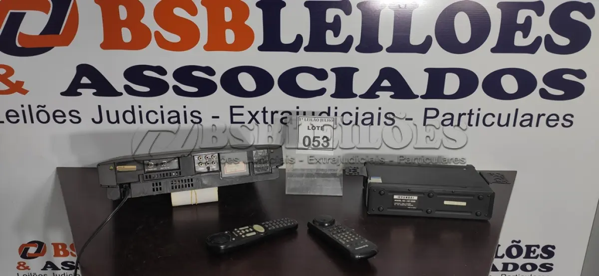 LOTE 053 - 01 APARELHO DE LEITURA DE VÍDEO CASSETE MARCA GRADIENTE E 01 DISQUETEIRA. (NO ESTADO) ATENÇÃO! FAZER A VISITAÇÃO ANTES DE ARREMATAR, NÃO SABEMOS SE FUNCIONA. LEILÃO NÃO TEM GARANTIA E NEM DEVOLUÇÃO, SUJEITO A POSSÍVEIS AVARIAS VISÍVEIS/OCULTAS E/OU AUSÊNCIA DE COMPONENTES.