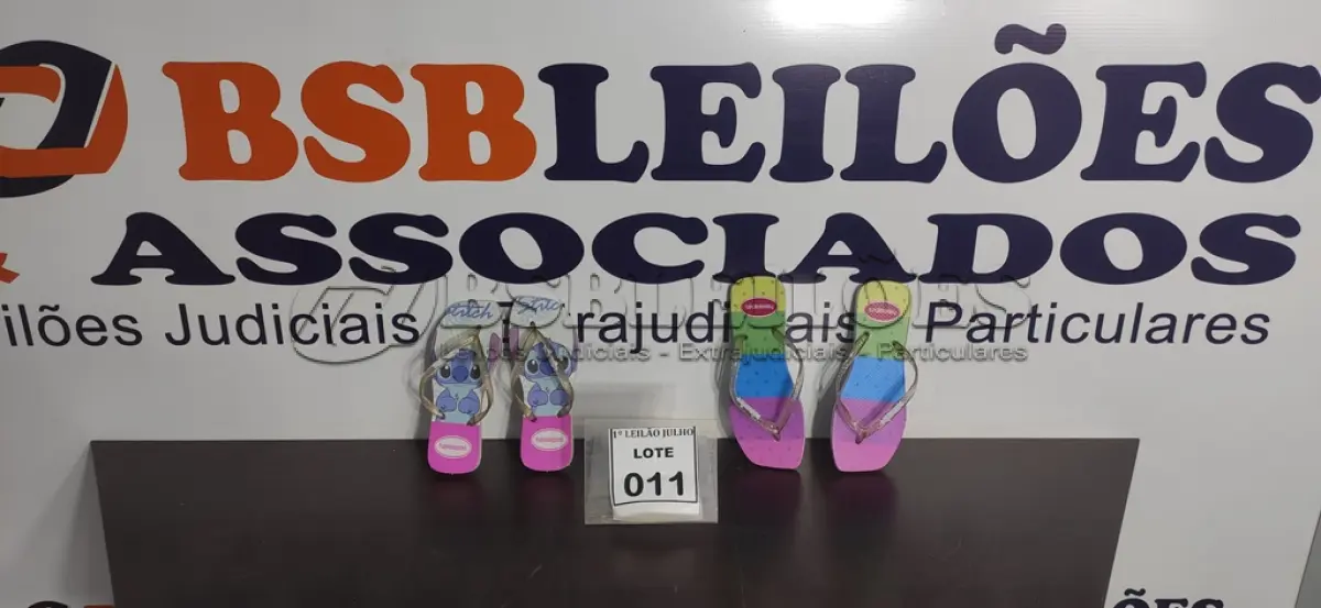 LOTE 011 - 02 PARES DE SANDÁLIAS HAVAIANAS MODELO FEMININO NUMERAÇÕES 33 E 37.  (NO ESTADO) ATENÇÃO! FAZER A VISITAÇÃO ANTES DE ARREMATAR, NÃO SABEMOS SE FUNCIONA. LEILÃO NÃO TEM GARANTIA E NEM DEVOLUÇÃO, SUJEITO A POSSÍVEIS AVARIAS VISÍVEIS/OCULTAS E/OU AUSÊNCIA DE COMPONENTES.