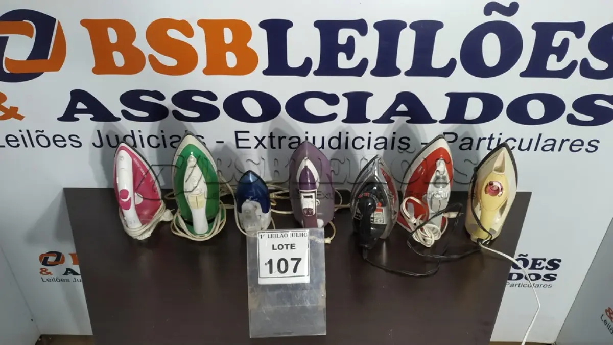 LOTE 107 - 07 FERROS DE PASSAR ROUPAS DE MARCAS E MODELOS DIVERSOS. (NO ESTADO) ATENÇÃO! FAZER A VISITAÇÃO ANTES DE ARREMATAR, NÃO SABEMOS SE FUNCIONA. LEILÃO NÃO TEM GARANTIA E NEM DEVOLUÇÃO, SUJEITO A POSSÍVEIS AVARIAS VISÍVEIS/OCULTAS E/OU AUSÊNCIA DE COMPONENTES.