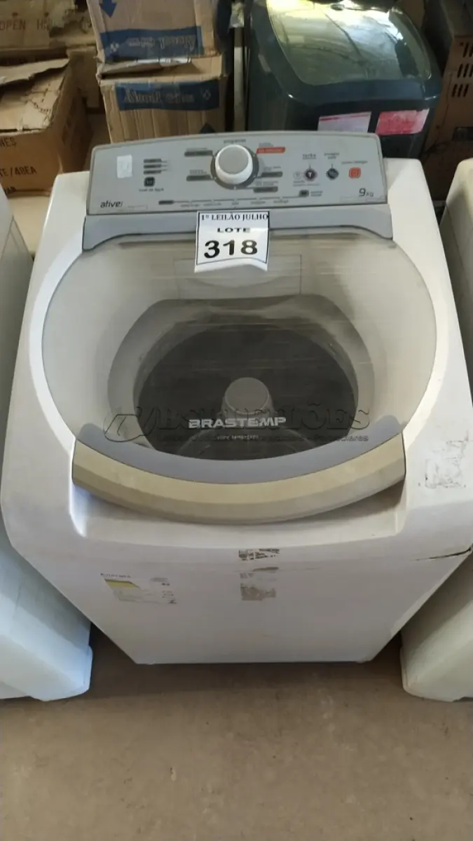 LOTE 318 - 01 MÁQUINA DE LAVAR 9KG MARCA BRASTEMP 110V. (NO ESTADO) ATENÇÃO! FAZER A VISITAÇÃO ANTES DE ARREMATAR, NÃO SABEMOS SE FUNCIONA. LEILÃO NÃO TEM GARANTIA E NEM DEVOLUÇÃO, SUJEITO A POSSÍVEIS AVARIAS VISÍVEIS/OCULTAS E/OU AUSÊNCIA DE COMPONENTES.
