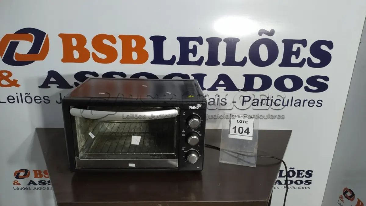 LOTE 104 - 01 FORNO ELÉTRICO MARCA PHILCO 220V. (NO ESTADO) ATENÇÃO! FAZER A VISITAÇÃO ANTES DE ARREMATAR, NÃO SABEMOS SE FUNCIONA. LEILÃO NÃO TEM GARANTIA E NEM DEVOLUÇÃO, SUJEITO A POSSÍVEIS AVARIAS VISÍVEIS/OCULTAS E/OU AUSÊNCIA DE COMPONENTES.