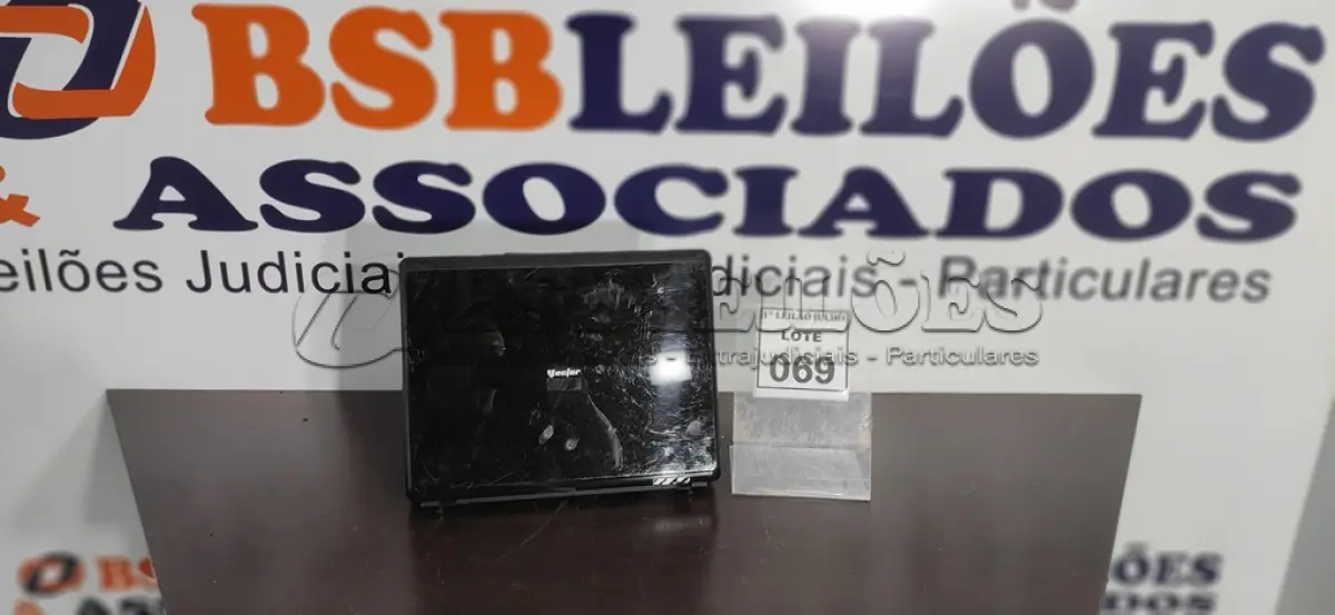 LOTE 069 - 01 NOTEBOOK MARCA VECTOR.  (NO ESTADO) ATENÇÃO! FAZER A VISITAÇÃO ANTES DE ARREMATAR, NÃO SABEMOS SE FUNCIONA. LEILÃO NÃO TEM GARANTIA E NEM DEVOLUÇÃO, SUJEITO A POSSÍVEIS AVARIAS VISÍVEIS/OCULTAS E/OU AUSÊNCIA DE COMPONENTES.