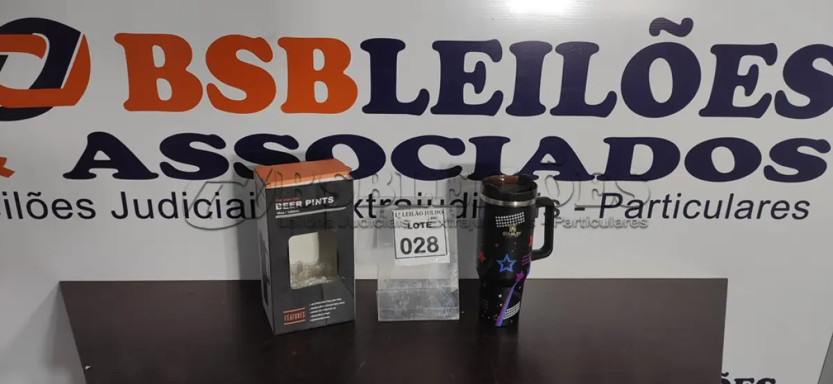 LOTE 028 - 01 COPO TÉRMICO STANLEY DE 1200ML PERSONALIZADO. (NO ESTADO) ATENÇÃO! FAZER A VISITAÇÃO ANTES DE ARREMATAR, NÃO SABEMOS SE FUNCIONA. LEILÃO NÃO TEM GARANTIA E NEM DEVOLUÇÃO, SUJEITO A POSSÍVEIS AVARIAS VISÍVEIS/OCULTAS E/OU AUSÊNCIA DE COMPONENTES.