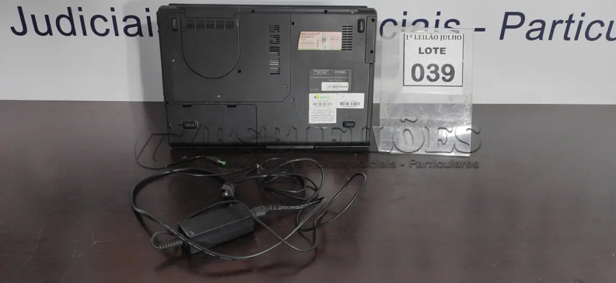LOTE 039 - 01 NOTEBOOK MARCA POSITIVO COM CARREGADOR. (NO ESTADO) ATENÇÃO! FAZER A VISITAÇÃO ANTES DE ARREMATAR, NÃO SABEMOS SE FUNCIONA. LEILÃO NÃO TEM GARANTIA E NEM DEVOLUÇÃO, SUJEITO A POSSÍVEIS AVARIAS VISÍVEIS/OCULTAS E/OU AUSÊNCIA DE COMPONENTES.