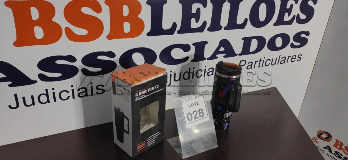 LOTE 028 - 01 COPO TÉRMICO STANLEY DE 1200ML PERSONALIZADO. (NO ESTADO) ATENÇÃO! FAZER A VISITAÇÃO ANTES DE ARREMATAR, NÃO SABEMOS SE FUNCIONA. LEILÃO NÃO TEM GARANTIA E NEM DEVOLUÇÃO, SUJEITO A POSSÍVEIS AVARIAS VISÍVEIS/OCULTAS E/OU AUSÊNCIA DE COMPONENTES.