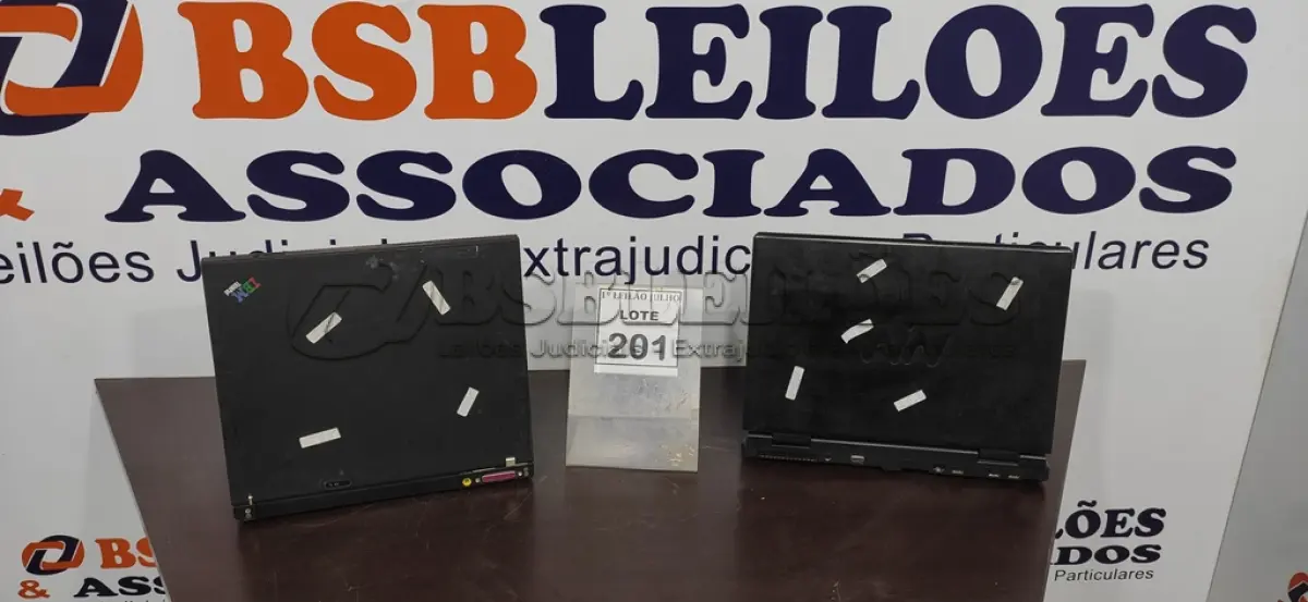 LOTE 201 - 02 NOTEBOOKS SENDO 01 MARCA IBM E 01 MARCA CCE SEM CARREGADOR COM AVARIAS.  (NO ESTADO) ATENÇÃO! FAZER A VISITAÇÃO ANTES DE ARREMATAR, NÃO SABEMOS SE FUNCIONA. LEILÃO NÃO TEM GARANTIA E NEM DEVOLUÇÃO, SUJEITO A POSSÍVEIS AVARIAS VISÍVEIS/OCULTAS E/OU AUSÊNCIA DE COMPONENTES.