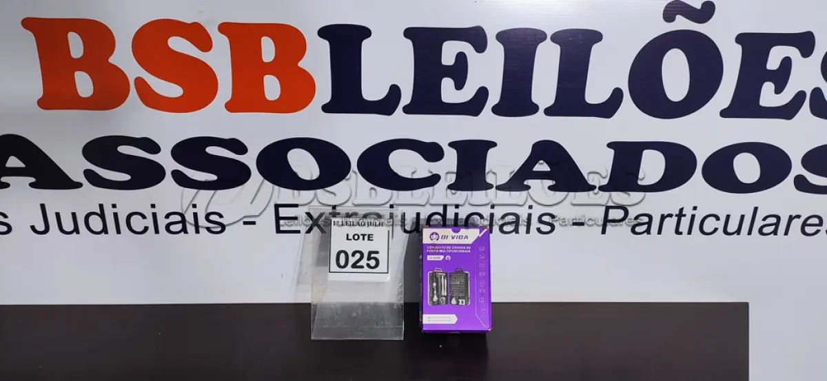 LOTE 025 - 01 CONJUNTO DE CHAVES DE FENDA MULTIFUNCIONAL.  (NO ESTADO) ATENÇÃO! FAZER A VISITAÇÃO ANTES DE ARREMATAR, NÃO SABEMOS SE FUNCIONA. LEILÃO NÃO TEM GARANTIA E NEM DEVOLUÇÃO, SUJEITO A POSSÍVEIS AVARIAS VISÍVEIS/OCULTAS E/OU AUSÊNCIA DE COMPONENTES.