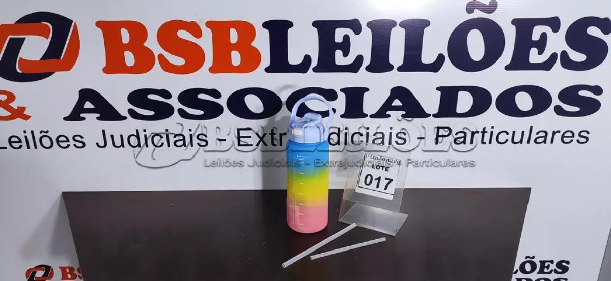 LOTE 017 - 01 GARRAFA D’AGUA DE 2L.  (NO ESTADO) ATENÇÃO! FAZER A VISITAÇÃO ANTES DE ARREMATAR, NÃO SABEMOS SE FUNCIONA. LEILÃO NÃO TEM GARANTIA E NEM DEVOLUÇÃO, SUJEITO A POSSÍVEIS AVARIAS VISÍVEIS/OCULTAS E/OU AUSÊNCIA DE COMPONENTES.