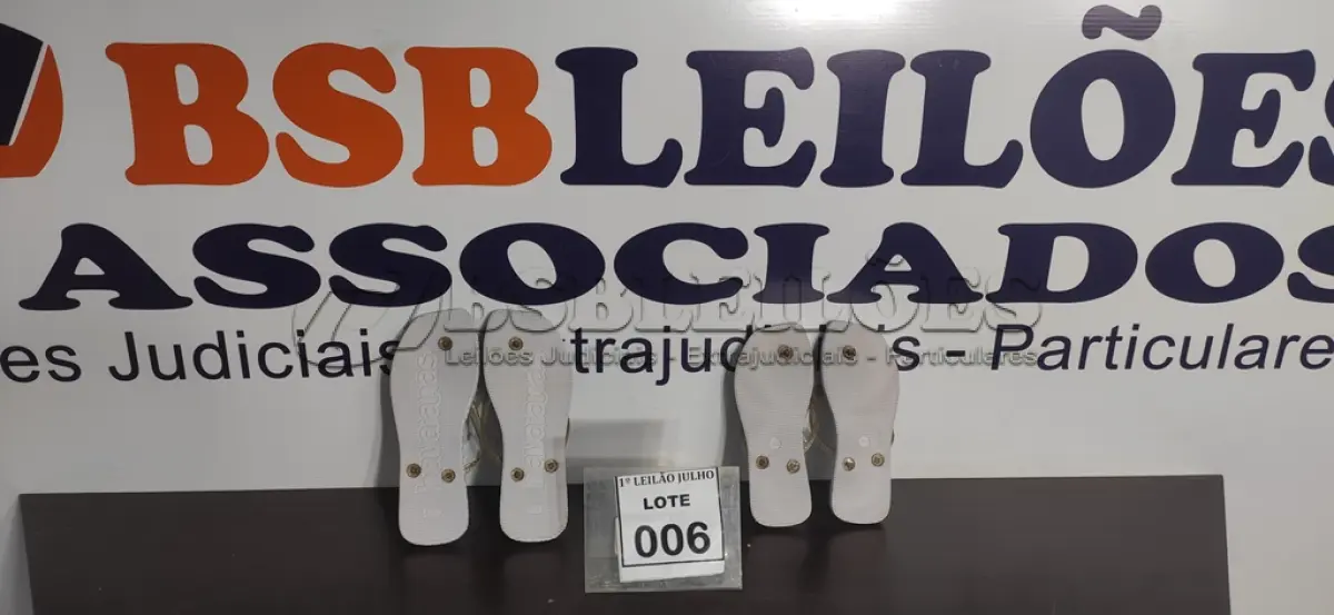 LOTE 006 - 02 PARES DE SANDÁLIAS HAVAIANAS MODELO FEMININO NUMERAÇÕES 33 E 37.  (NO ESTADO) ATENÇÃO! FAZER A VISITAÇÃO ANTES DE ARREMATAR, NÃO SABEMOS SE FUNCIONA. LEILÃO NÃO TEM GARANTIA E NEM DEVOLUÇÃO, SUJEITO A POSSÍVEIS AVARIAS VISÍVEIS/OCULTAS E/OU AUSÊNCIA DE COMPONENTES.