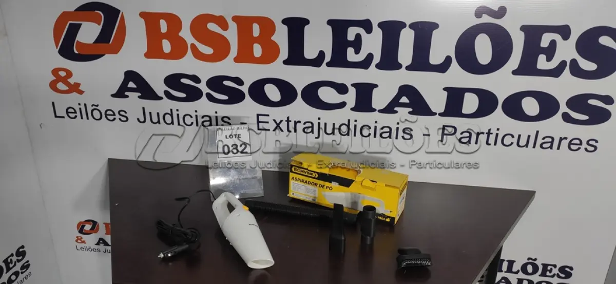 LOTE 032 - 01 ASPIRADOR DE PÓ PORTÁTIL 12V MARCA BOMVIK. (NO ESTADO) ATENÇÃO! FAZER A VISITAÇÃO ANTES DE ARREMATAR, NÃO SABEMOS SE FUNCIONA. LEILÃO NÃO TEM GARANTIA E NEM DEVOLUÇÃO, SUJEITO A POSSÍVEIS AVARIAS VISÍVEIS/OCULTAS E/OU AUSÊNCIA DE COMPONENTES.