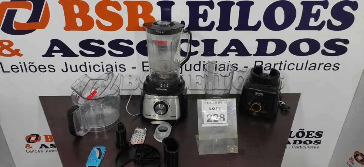 LOTE 228 - 01 MULTIPROCESSADOR MARCA MONDIAL, 01 BASE DE LIQUIDIFICADOR E 01 COPO AVULSO. (NO ESTADO) ATENÇÃO! FAZER A VISITAÇÃO ANTES DE ARREMATAR, NÃO SABEMOS SE FUNCIONA. LEILÃO NÃO TEM GARANTIA E NEM DEVOLUÇÃO, SUJEITO A POSSÍVEIS AVARIAS VISÍVEIS/OCULTAS E/OU AUSÊNCIA DE COMPONENTES.
