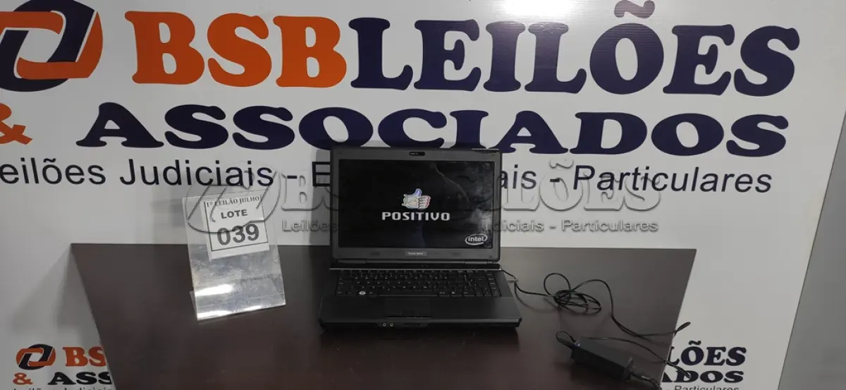 LOTE 039 - 01 NOTEBOOK MARCA POSITIVO COM CARREGADOR. (NO ESTADO) ATENÇÃO! FAZER A VISITAÇÃO ANTES DE ARREMATAR, NÃO SABEMOS SE FUNCIONA. LEILÃO NÃO TEM GARANTIA E NEM DEVOLUÇÃO, SUJEITO A POSSÍVEIS AVARIAS VISÍVEIS/OCULTAS E/OU AUSÊNCIA DE COMPONENTES.