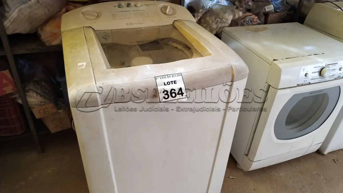 LOTE 364 - 01 MÁQUINA DE LAVAR 8KG MARCA ELECTROLUX 110V COM AVARIAS. (NO ESTADO) ATENÇÃO! FAZER A VISITAÇÃO ANTES DE ARREMATAR, NÃO SABEMOS SE FUNCIONA. LEILÃO NÃO TEM GARANTIA E NEM DEVOLUÇÃO, SUJEITO A POSSÍVEIS AVARIAS VISÍVEIS/OCULTAS E/OU AUSÊNCIA DE COMPONENTES.