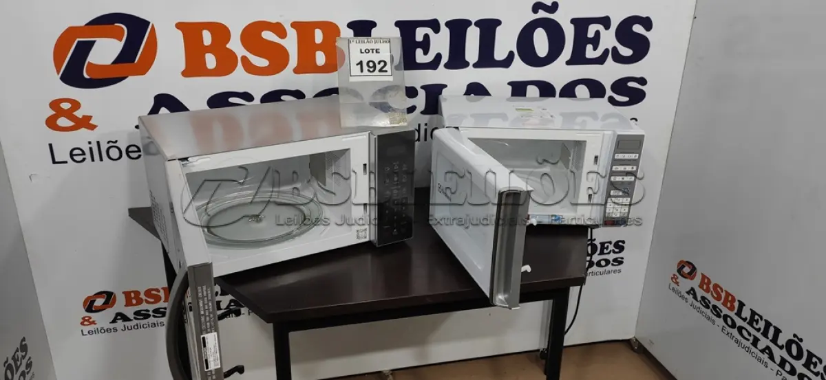 LOTE 192 - 02 MICRO-ONDAS SENDO 01 ELECTROLUX SEM PRATO E 01 MONDIAL. (NO ESTADO) ATENÇÃO! FAZER A VISITAÇÃO ANTES DE ARREMATAR, NÃO SABEMOS SE FUNCIONA. LEILÃO NÃO TEM GARANTIA E NEM DEVOLUÇÃO, SUJEITO A POSSÍVEIS AVARIAS VISÍVEIS/OCULTAS E/OU AUSÊNCIA DE COMPONENTES.