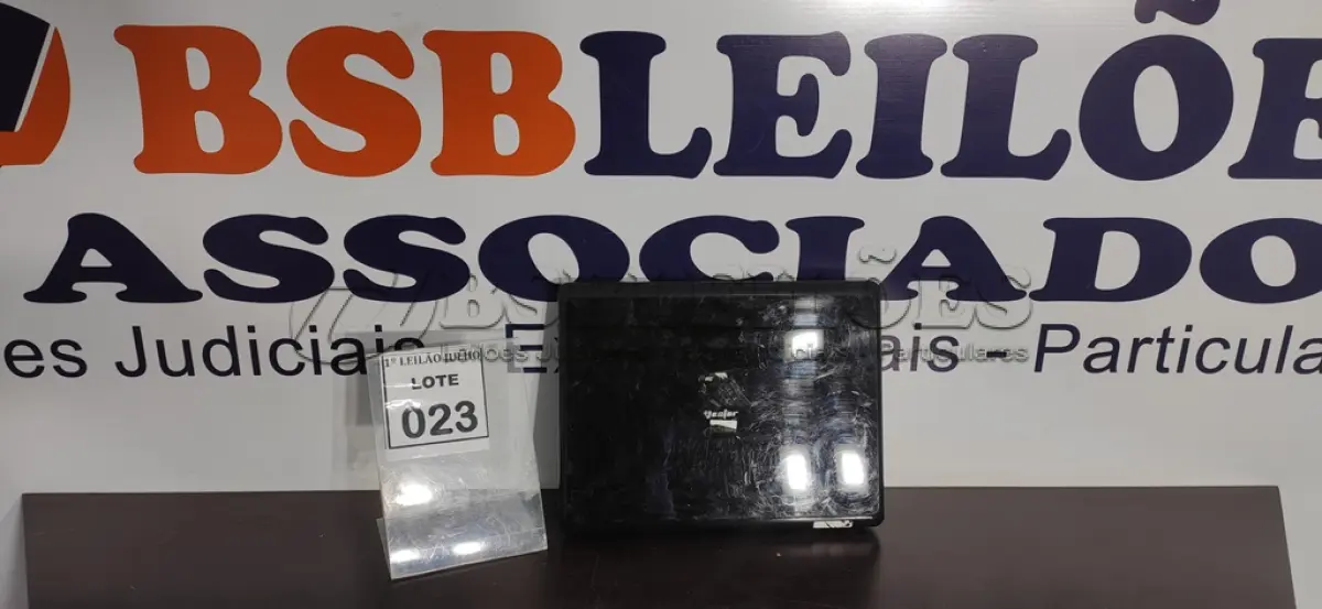 LOTE 023 - 01 NOTEBOOK MARCA VECTOR.  (NO ESTADO) ATENÇÃO! FAZER A VISITAÇÃO ANTES DE ARREMATAR, NÃO SABEMOS SE FUNCIONA. LEILÃO NÃO TEM GARANTIA E NEM DEVOLUÇÃO, SUJEITO A POSSÍVEIS AVARIAS VISÍVEIS/OCULTAS E/OU AUSÊNCIA DE COMPONENTES.