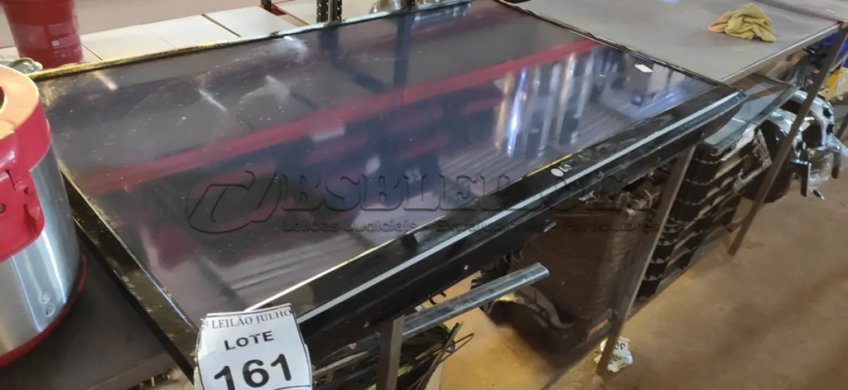 LOTE 161 - 01 TV LCD 50’’ MARCA LG. (NO ESTADO) ATENÇÃO! FAZER A VISITAÇÃO ANTES DE ARREMATAR, NÃO SABEMOS SE FUNCIONA. LEILÃO NÃO TEM GARANTIA E NEM DEVOLUÇÃO, SUJEITO A POSSÍVEIS AVARIAS VISÍVEIS/OCULTAS E/OU AUSÊNCIA DE COMPONENTES.