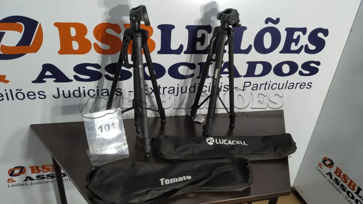 LOTE 101 - 02 TRIPÉS PARA CÂMERA MARCA TOMATE. (NO ESTADO) ATENÇÃO! FAZER A VISITAÇÃO ANTES DE ARREMATAR, NÃO SABEMOS SE FUNCIONA. LEILÃO NÃO TEM GARANTIA E NEM DEVOLUÇÃO, SUJEITO A POSSÍVEIS AVARIAS VISÍVEIS/OCULTAS E/OU AUSÊNCIA DE COMPONENTES.