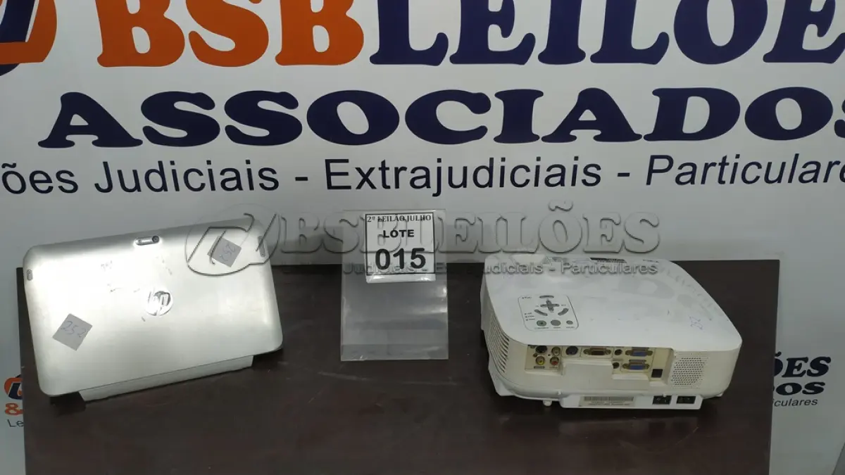 LOTE 015 - 01 NOTEBOOK MARCA HP E 01 PROJETOR MARCA NEC. (NO ESTADO) ATENÇÃO! FAZER A VISITAÇÃO ANTES DE ARREMATAR, NÃO SABEMOS SE FUNCIONA. LEILÃO NÃO TEM GARANTIA E NEM DEVOLUÇÃO, SUJEITO A POSSÍVEIS AVARIAS VISÍVEIS/OCULTAS E/OU AUSÊNCIA DE COMPONENTES.