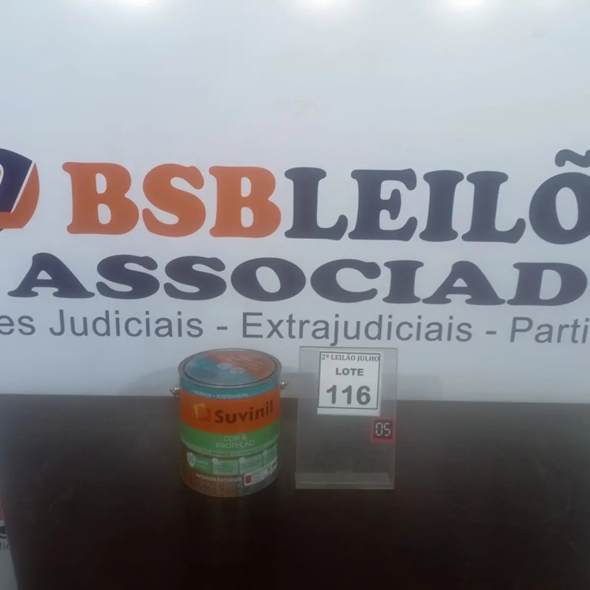 01 LATA DE TINTA ESMALTE DE 3,6L NA COR BRILHANTE VERMELHO MARCA SUVINIL. (NO ESTADO) ATENÇÃO! FAZER A VISITAÇÃO ANTES DE ARREMATAR, NÃO SABEMOS SE FUNCIONA. LEILÃO NÃO TEM GARANTIA E NEM DEVOLUÇÃO, SUJEITO A POSSÍVEIS AVARIAS VISÍVEIS/OCULTAS E/OU AUSÊNCIA DE COMPONENTES.