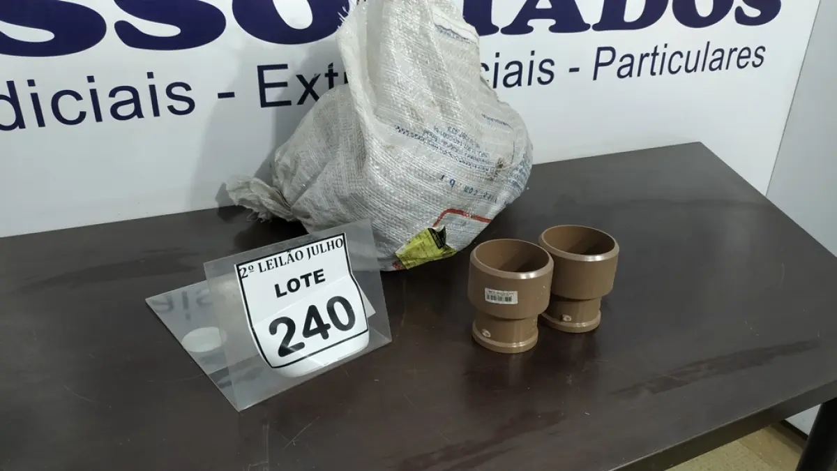 01 LOTE COM VÁRIAS BUCHAS DE REDUÇÃO DE MEDIDAS DIVERSAS. (NO ESTADO) ATENÇÃO! FAZER A VISITAÇÃO ANTES DE ARREMATAR, NÃO SABEMOS SE FUNCIONA. LEILÃO NÃO TEM GARANTIA E NEM DEVOLUÇÃO, SUJEITO A POSSÍVEIS AVARIAS VISÍVEIS/OCULTAS E/OU AUSÊNCIA DE COMPONENTES.