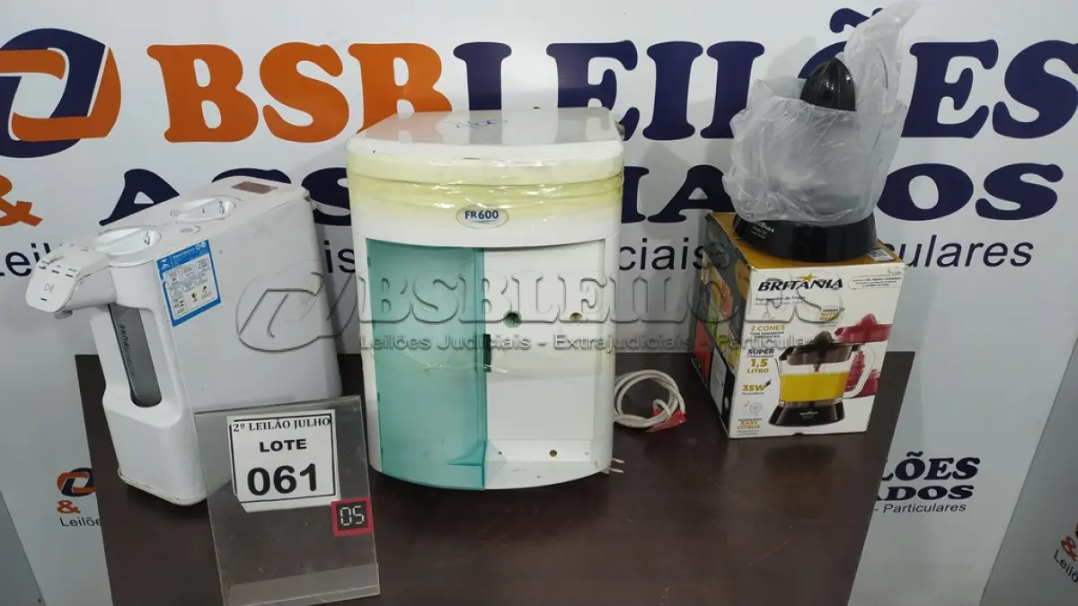 LOTE 061 - 02 PURIFICADORES DE ÁGUA E 01 ESPREMEDOR DE FRUTAS MARCA BRITÂNIA. (NO ESTADO) ATENÇÃO! FAZER A VISITAÇÃO ANTES DE ARREMATAR, NÃO SABEMOS SE FUNCIONA. LEILÃO NÃO TEM GARANTIA E NEM DEVOLUÇÃO, SUJEITO A POSSÍVEIS AVARIAS VISÍVEIS/OCULTAS E/OU AUSÊNCIA DE COMPONENTES.