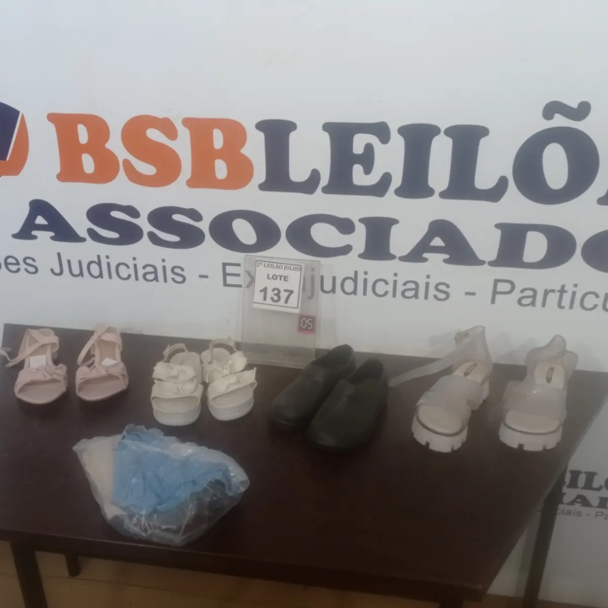 03 PARES DE SANDÁLIA, 01 SAPATO DE BORRACHA E VÁRIAS CUECAS MASCULINAS INFANTIL. (NO ESTADO) ATENÇÃO! FAZER A VISITAÇÃO ANTES DE ARREMATAR, NÃO SABEMOS SE FUNCIONA. LEILÃO NÃO TEM GARANTIA E NEM DEVOLUÇÃO, SUJEITO A POSSÍVEIS AVARIAS VISÍVEIS/OCULTAS E/OU AUSÊNCIA DE COMPONENTES.
