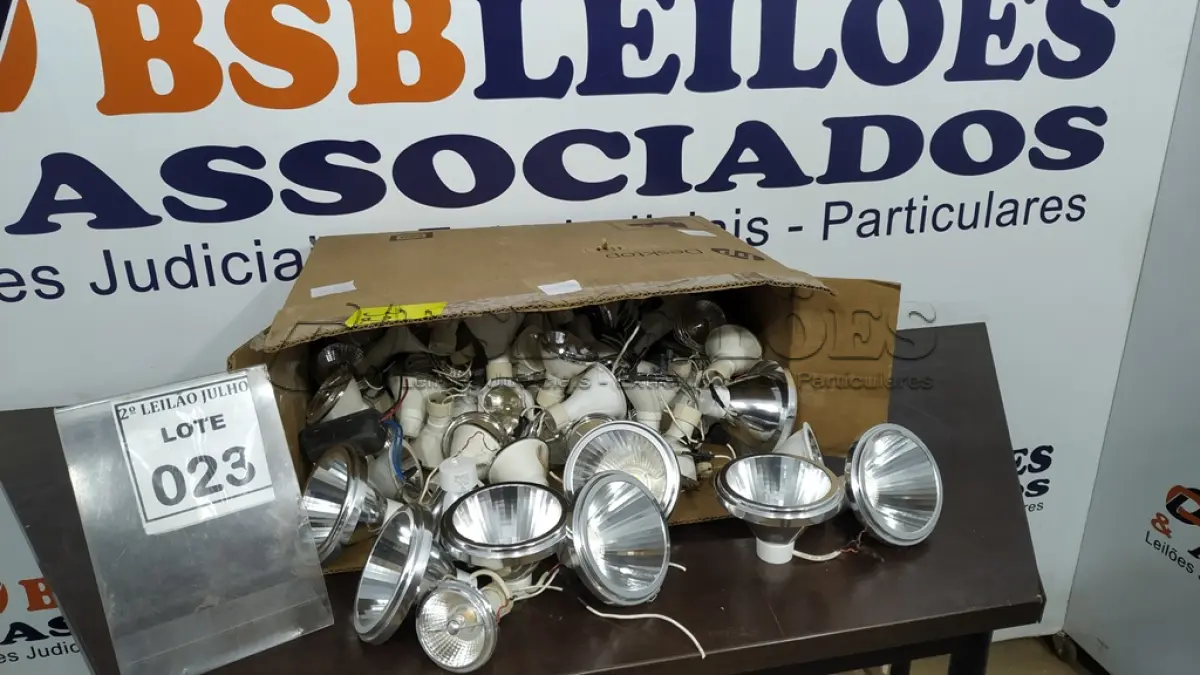 LOTE 023 - 01 LOTE COM GRANDE QUANTIDADE DE LÂMPADAS LED TAMANHOS E MODELOS DIVERSOS. (NO ESTADO) ATENÇÃO! FAZER A VISITAÇÃO ANTES DE ARREMATAR, NÃO SABEMOS SE FUNCIONA. LEILÃO NÃO TEM GARANTIA E NEM DEVOLUÇÃO, SUJEITO A POSSÍVEIS AVARIAS VISÍVEIS/OCULTAS E/OU AUSÊNCIA DE COMPONENTES.