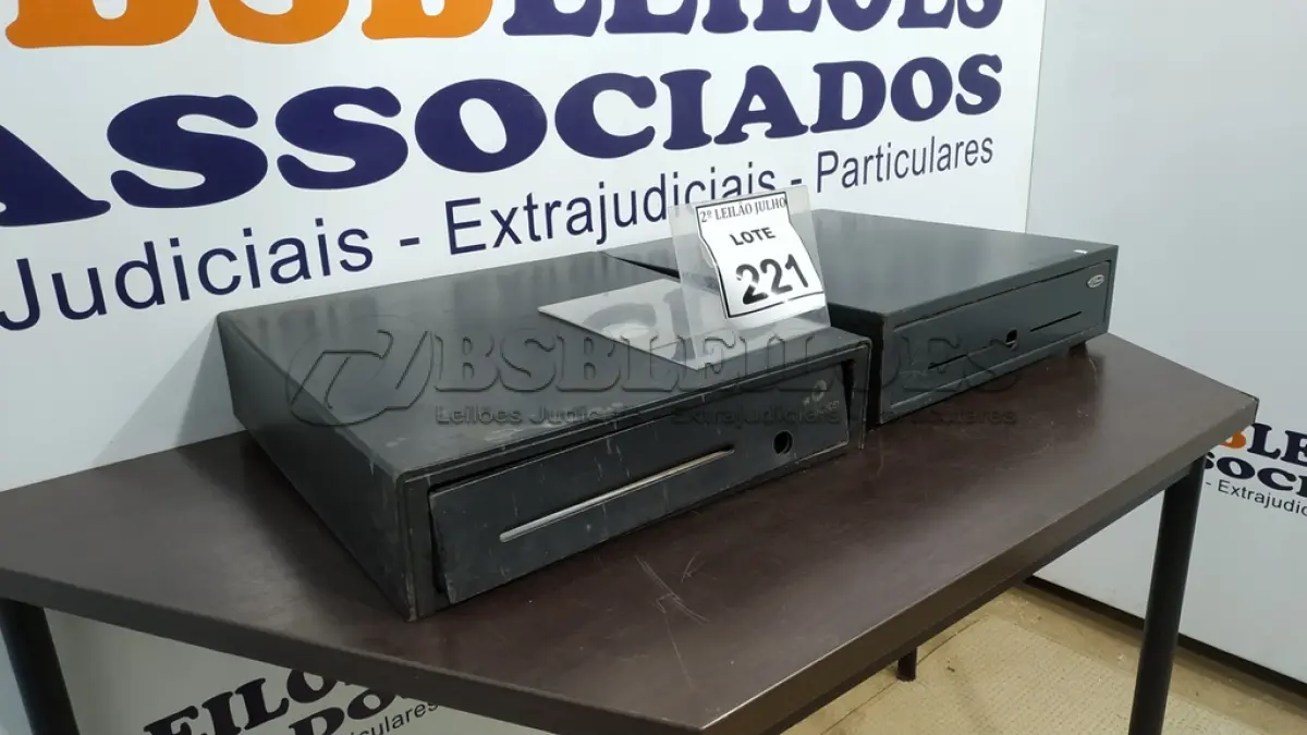 LOTE 221 - 02 CAIXAS REGISTRADORAS PARA RETIRADA DE PEÇAS. (NO ESTADO) ATENÇÃO! FAZER A VISITAÇÃO ANTES DE ARREMATAR, NÃO SABEMOS SE FUNCIONA. LEILÃO NÃO TEM GARANTIA E NEM DEVOLUÇÃO, SUJEITO A POSSÍVEIS AVARIAS VISÍVEIS/OCULTAS E/OU AUSÊNCIA DE COMPONENTES.