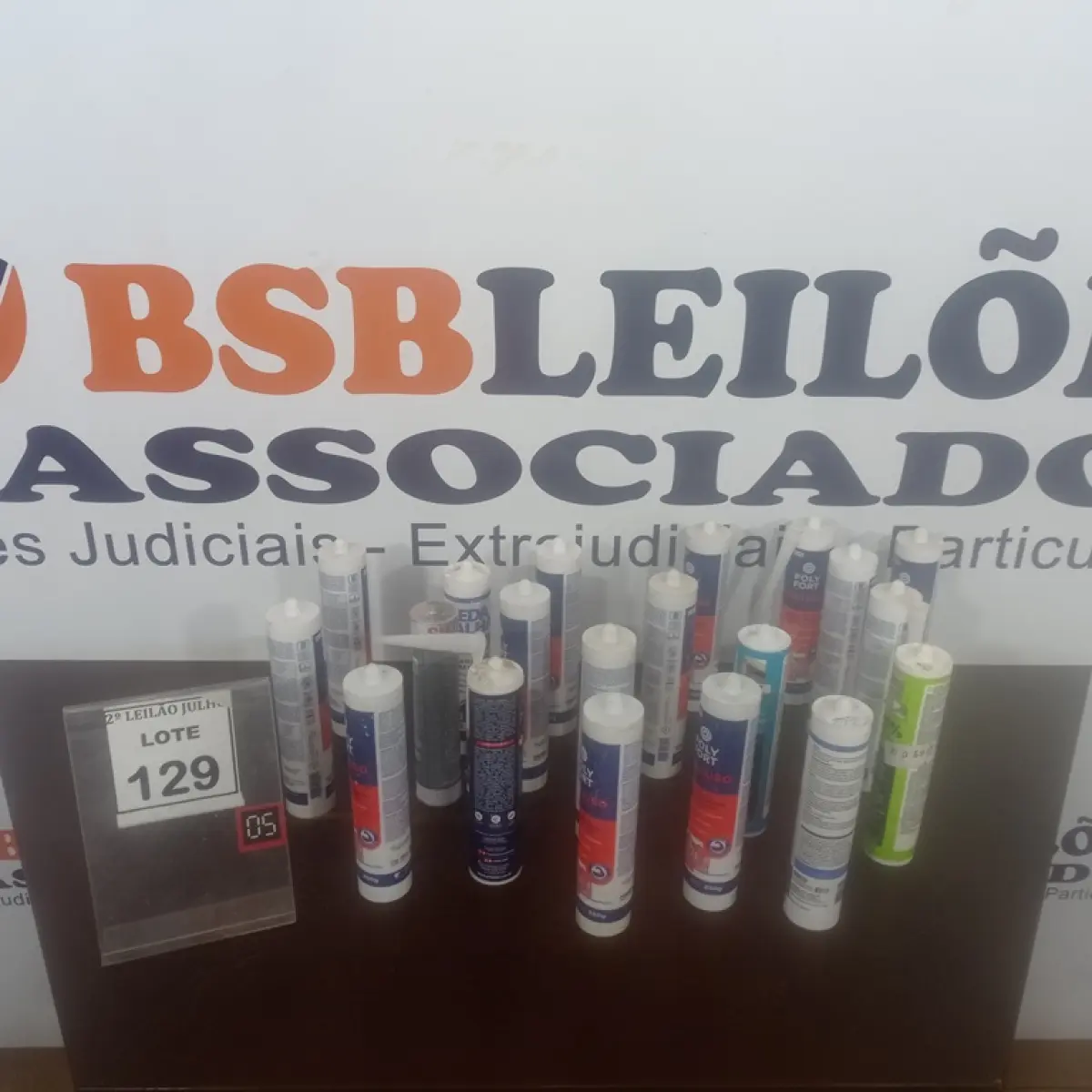01 LOTE COM VÁRIAS BISNAGAS DE SILICONE E SELANTES DE MARCAS E MODELOS DIVERSOS. (NO ESTADO) ATENÇÃO! FAZER A VISITAÇÃO ANTES DE ARREMATAR, NÃO SABEMOS SE FUNCIONA. LEILÃO NÃO TEM GARANTIA E NEM DEVOLUÇÃO, SUJEITO A POSSÍVEIS AVARIAS VISÍVEIS/OCULTAS E/OU AUSÊNCIA DE COMPONENTES.