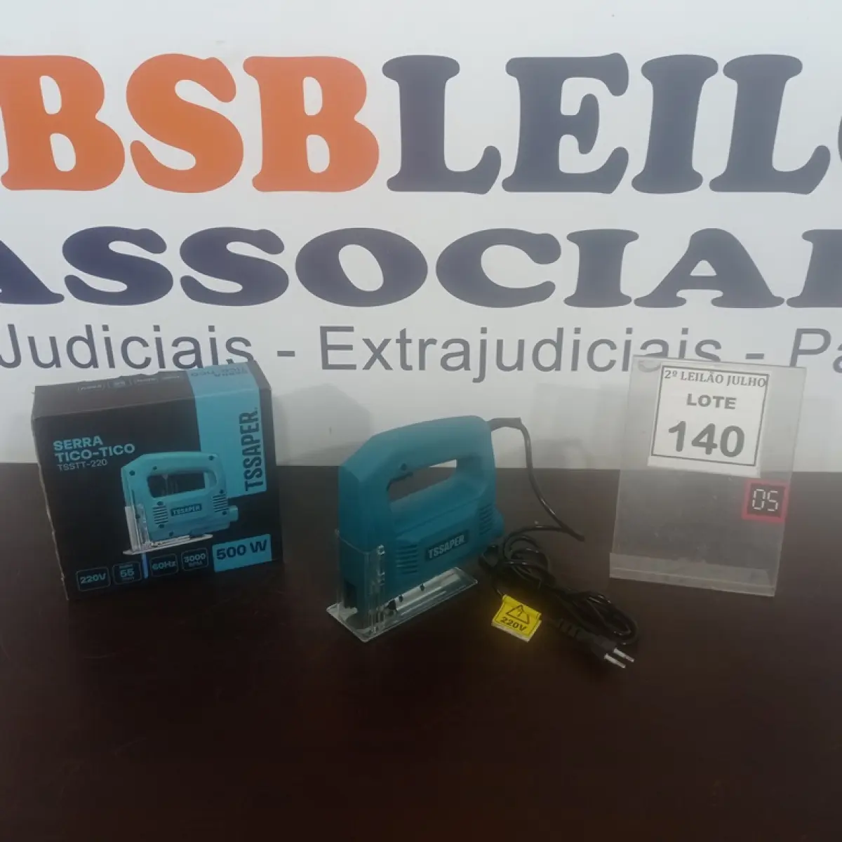 01 SERRA TICO-TICO MODELOS TSSAPER 220 500W COM SERRA RPM 3000 60HZ. (NO ESTADO) ATENÇÃO! FAZER A VISITAÇÃO ANTES DE ARREMATAR, NÃO SABEMOS SE FUNCIONA. LEILÃO NÃO TEM GARANTIA E NEM DEVOLUÇÃO, SUJEITO A POSSÍVEIS AVARIAS VISÍVEIS/OCULTAS E/OU AUSÊNCIA DE COMPONENTES.