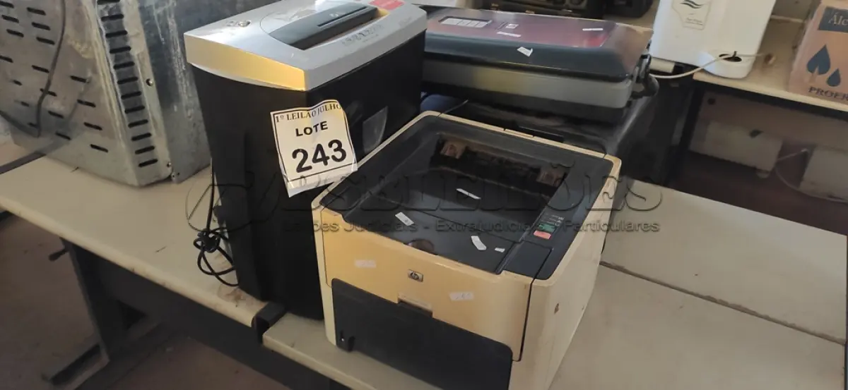 LOTE 243 - 02 IMPRESSORAS, SENDO 01 MULTIFUNCIONAL MARCA BROTHER E 01 HP, 01 FRAGMENTADORA DE PAPEL E 01 SCANNER MARCA HP. (NO ESTADO) ATENÇÃO! FAZER A VISITAÇÃO ANTES DE ARREMATAR, NÃO SABEMOS SE FUNCIONA. LEILÃO NÃO TEM GARANTIA E NEM DEVOLUÇÃO, SUJEITO A POSSÍVEIS AVARIAS VISÍVEIS/OCULTAS E/OU AUSÊNCIA DE COMPONENTES.