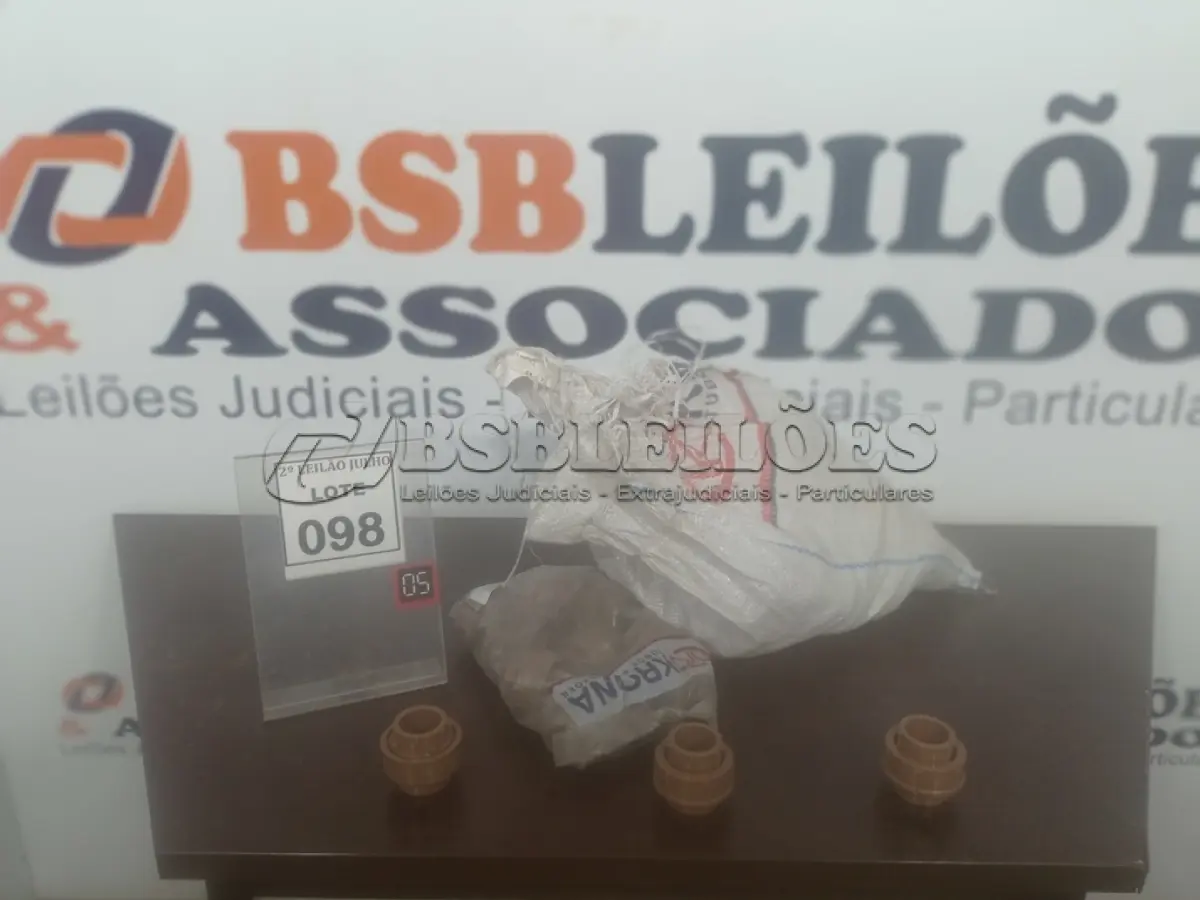 LOTE 098 - 65 UNIÕES SOLDÁVEIS 32MM E GRANDE QUANTIDADE DE TÊ MISTURADOR MEDIDAS DIVERSAS. (NO ESTADO) ATENÇÃO! FAZER A VISITAÇÃO ANTES DE ARREMATAR, NÃO SABEMOS SE FUNCIONA. LEILÃO NÃO TEM GARANTIA E NEM DEVOLUÇÃO, SUJEITO A POSSÍVEIS AVARIAS VISÍVEIS/OCULTAS E/OU AUSÊNCIA DE COMPONENTES.