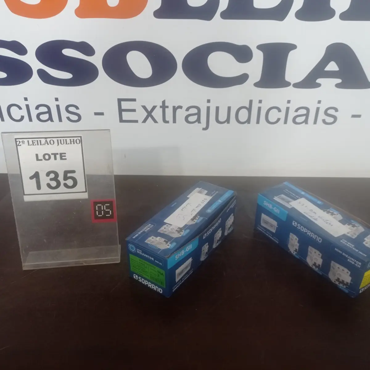 01 CELULAR GT-E1195L SAMSUNG E VÁRIOS DISJUNTORES MARCA SOPRANO.  (NO ESTADO) ATENÇÃO! FAZER A VISITAÇÃO ANTES DE ARREMATAR, NÃO SABEMOS SE FUNCIONA. LEILÃO NÃO TEM GARANTIA E NEM DEVOLUÇÃO, SUJEITO A POSSÍVEIS AVARIAS VISÍVEIS/OCULTAS E/OU AUSÊNCIA DE COMPONENTES.