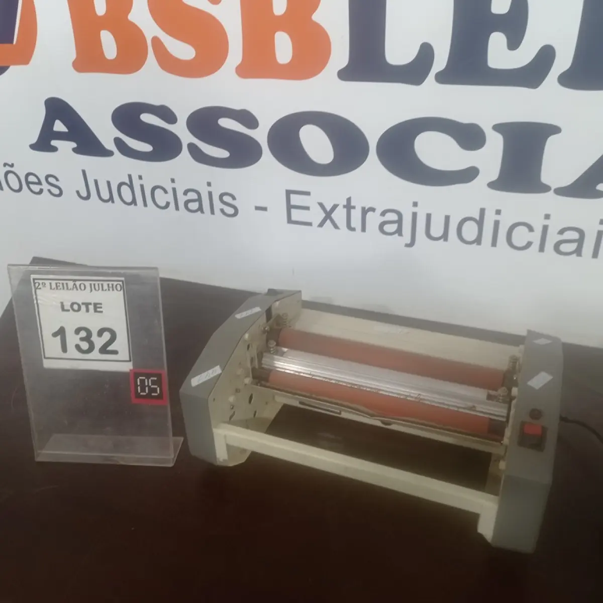 01  PLASTIFICADORA. (NO ESTADO) ATENÇÃO! FAZER A VISITAÇÃO ANTES DE ARREMATAR, NÃO SABEMOS SE FUNCIONA. LEILÃO NÃO TEM GARANTIA E NEM DEVOLUÇÃO, SUJEITO A POSSÍVEIS AVARIAS VISÍVEIS/OCULTAS E/OU AUSÊNCIA DE COMPONENTES.