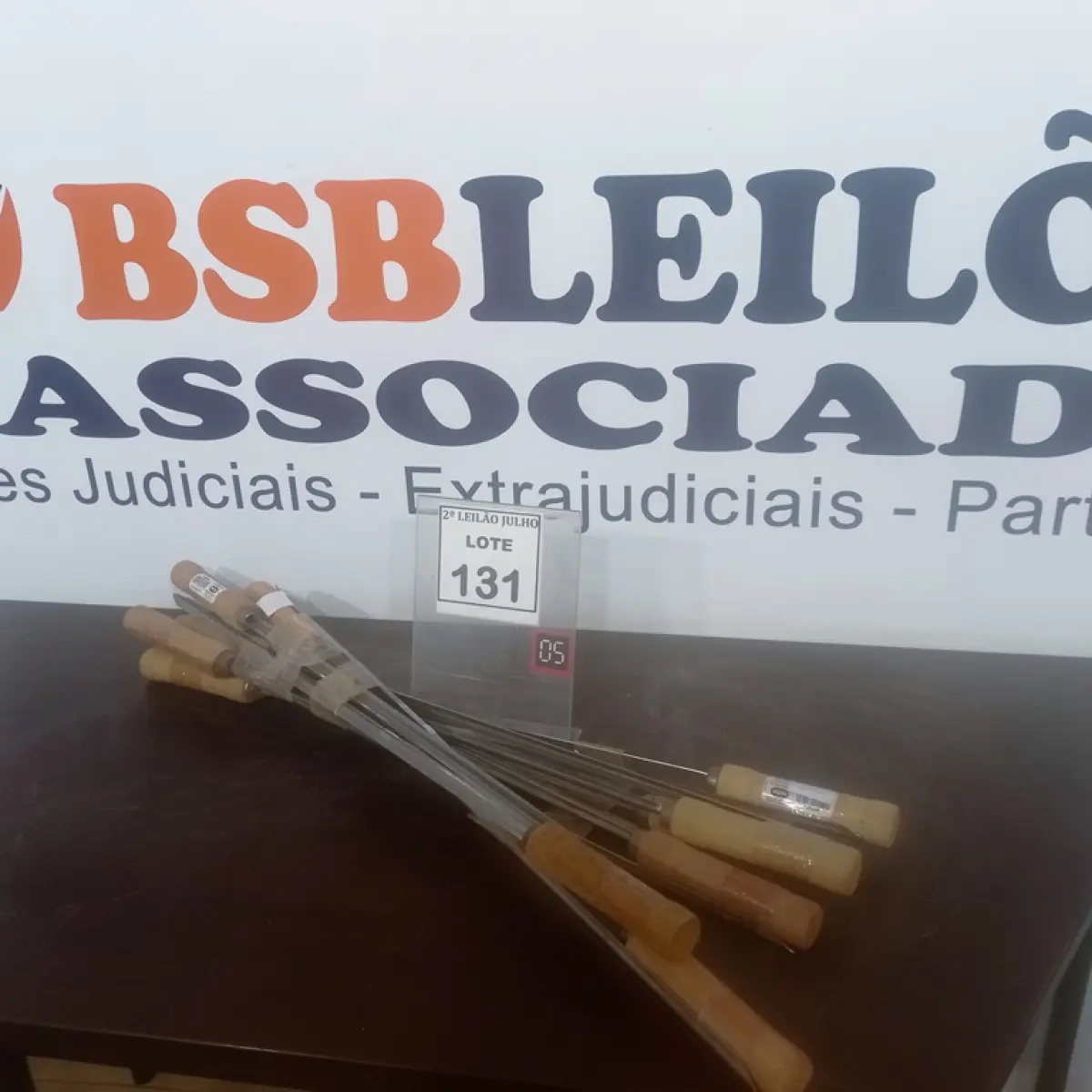 01 LOTE COM VÁRIOS ESPETOS DE AÇO SIMPLES 75CM. (NO ESTADO) ATENÇÃO! FAZER A VISITAÇÃO ANTES DE ARREMATAR, NÃO SABEMOS SE FUNCIONA. LEILÃO NÃO TEM GARANTIA E NEM DEVOLUÇÃO, SUJEITO A POSSÍVEIS AVARIAS VISÍVEIS/OCULTAS E/OU AUSÊNCIA DE COMPONENTES.