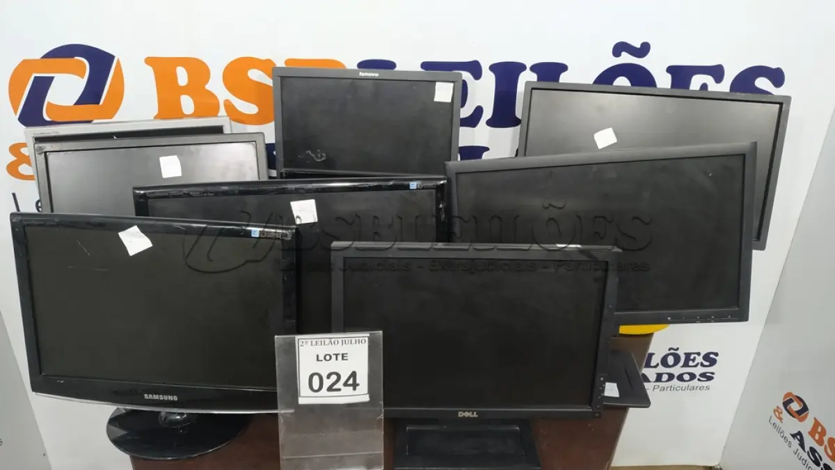 LOTE 024 - 09 MONITORES DE MARCAS E MODELOS DIVERSOS. (NO ESTADO) ATENÇÃO! FAZER A VISITAÇÃO ANTES DE ARREMATAR, NÃO SABEMOS SE FUNCIONA. LEILÃO NÃO TEM GARANTIA E NEM DEVOLUÇÃO, SUJEITO A POSSÍVEIS AVARIAS VISÍVEIS/OCULTAS E/OU AUSÊNCIA DE COMPONENTES.
