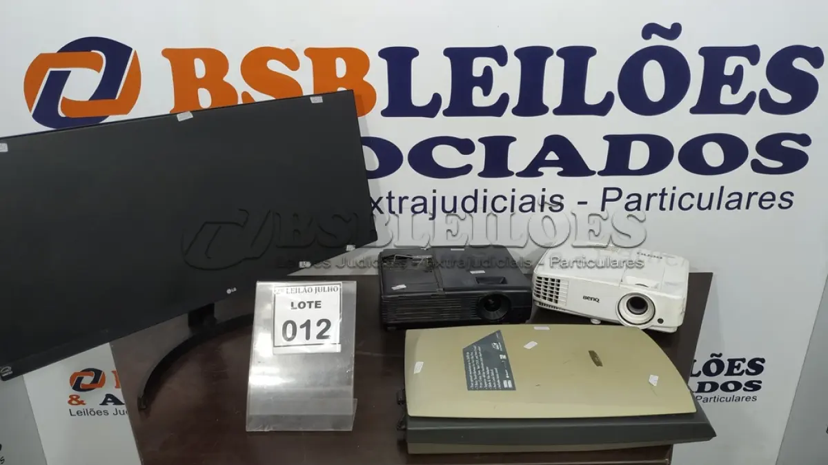 LOTE 012 - 02 PROJETORES, 01 SCANNER DE MESA E 01 MONITOR MARCA LG. (NO ESTADO) ATENÇÃO! FAZER A VISITAÇÃO ANTES DE ARREMATAR, NÃO SABEMOS SE FUNCIONA. LEILÃO NÃO TEM GARANTIA E NEM DEVOLUÇÃO, SUJEITO A POSSÍVEIS AVARIAS VISÍVEIS/OCULTAS E/OU AUSÊNCIA DE COMPONENTES.